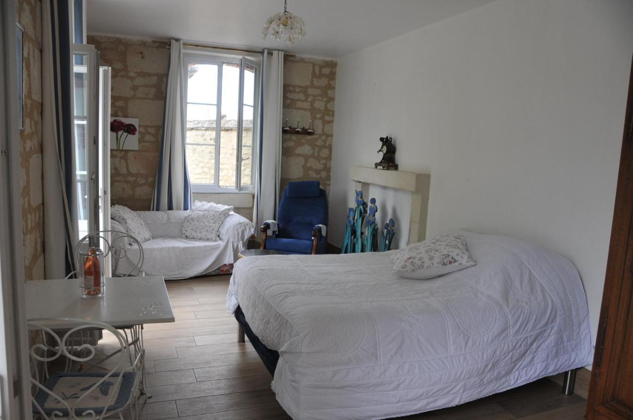 Petite Maison Des Roses - Gite 2 Personnes Brain-sur-Allonnes Esterno foto