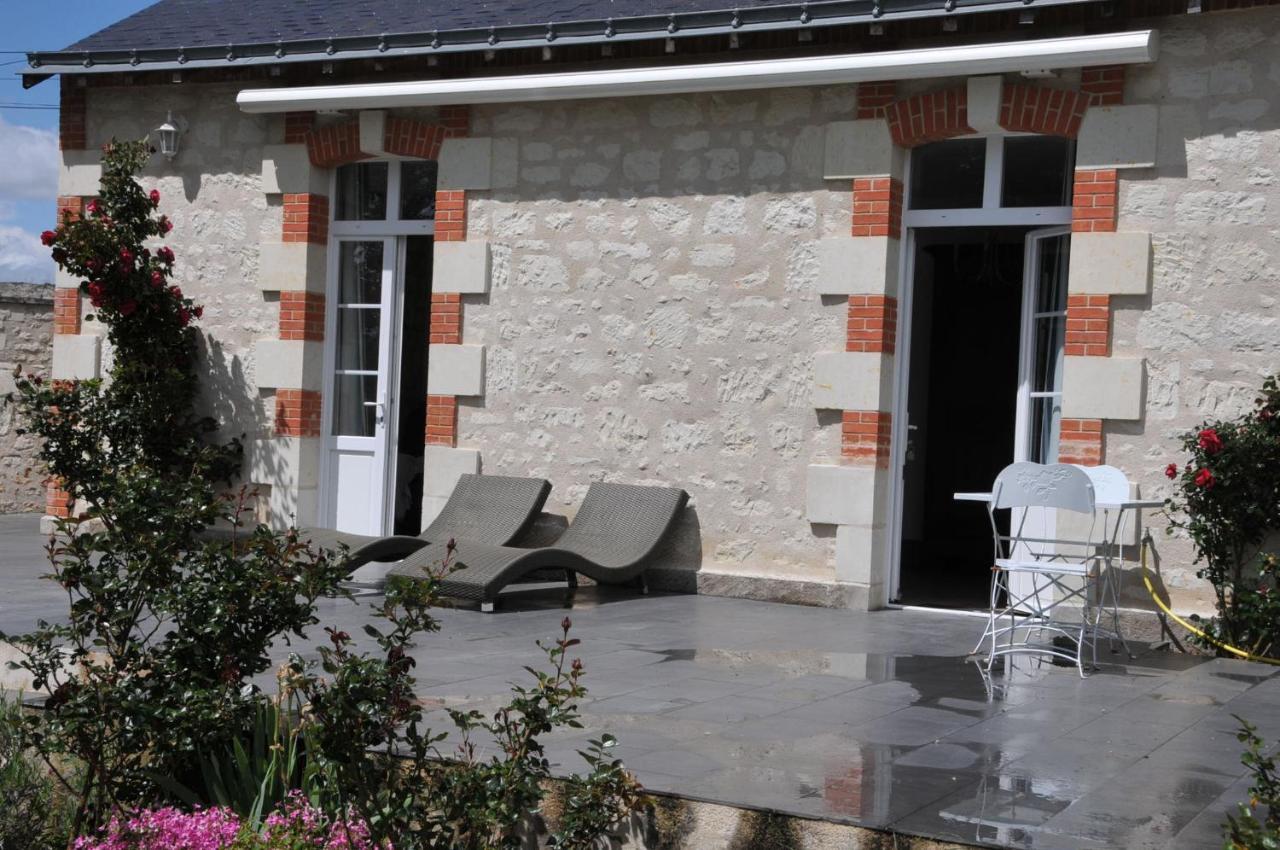 Petite Maison Des Roses - Gite 2 Personnes Brain-sur-Allonnes Esterno foto