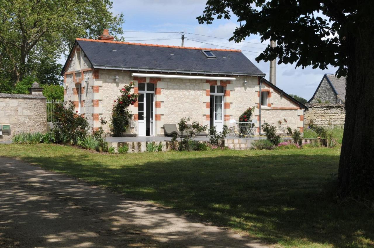 Petite Maison Des Roses - Gite 2 Personnes Brain-sur-Allonnes Esterno foto